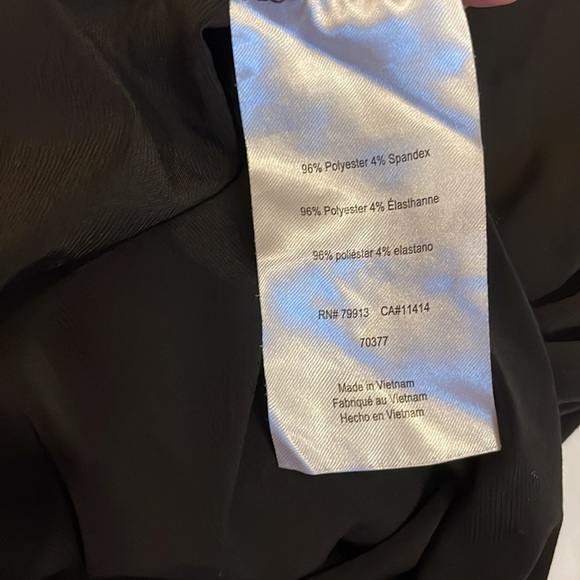 A Pea in the Pod Black V-neck Long Sleeve Top - Picture 8 of 9